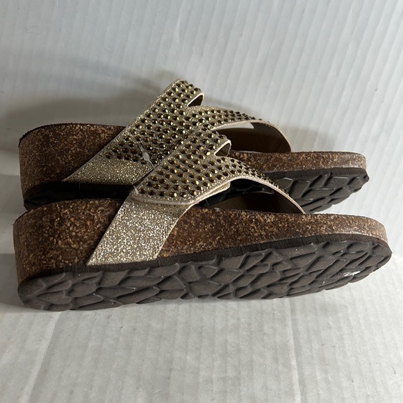Like new Bio-Gold with gold glitter stones wedge sandals - Picture 6 of 8